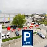Arena - Shopping & W Free Parking ברטיסלאבה